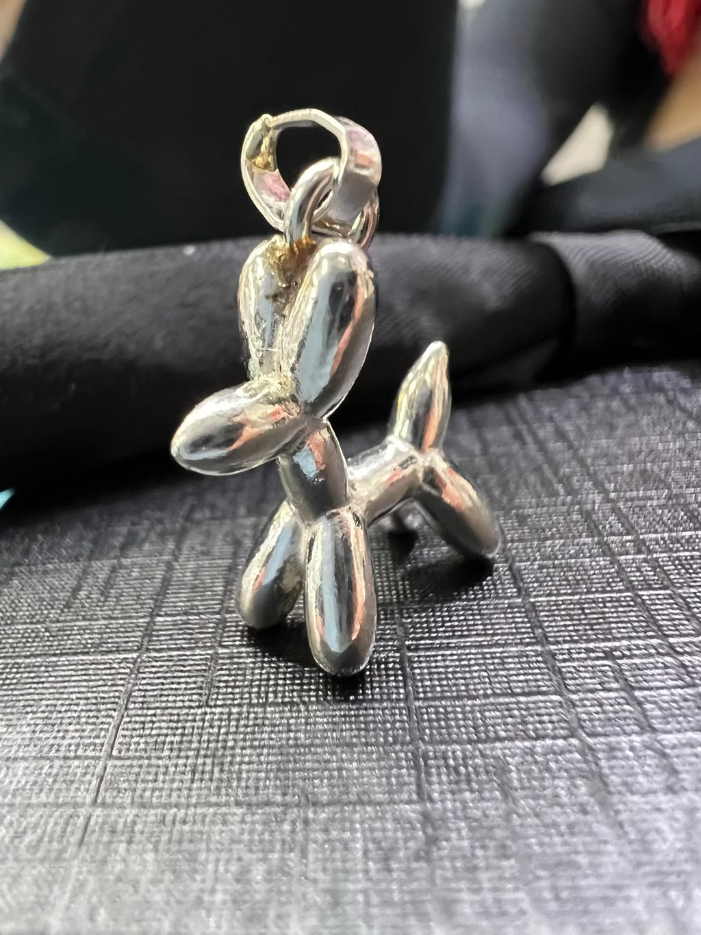 Perrito en forma de globo