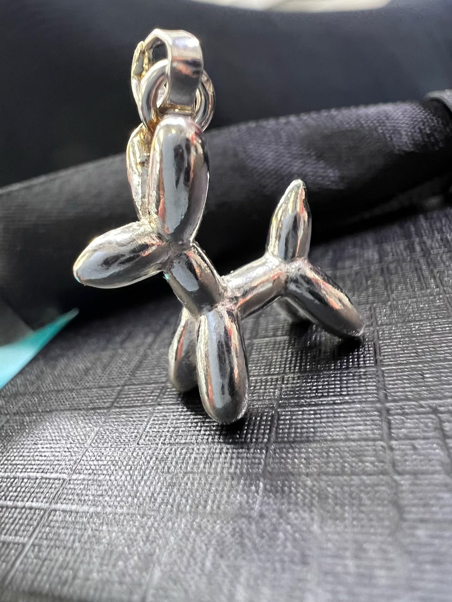 Perrito en forma de globo